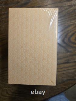 Chloe vintage perfumed dusting powder 6 oz 170 G Brand new. Sealed See Pics