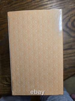 Chloe vintage perfumed dusting powder 6 oz 170 G Brand new. Sealed See Pics