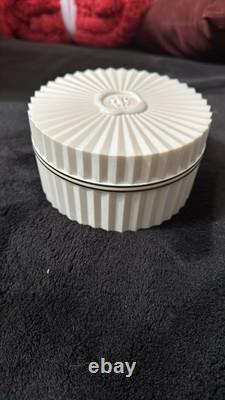 Giorgio Beverly Hills Extraordinary Perfumed Dusting Powder 6oz/170g NIB
