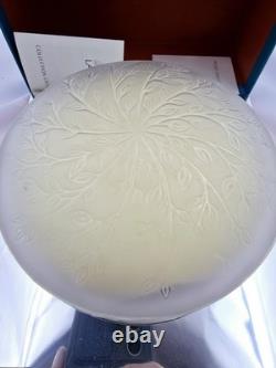 Lalique Cristal Container Collection Perfumed Dusting Powder