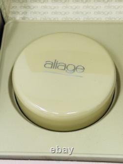 NOS Aliage 2.5 oz Dusting Powder Estee Lauder 3.10 Oz Fragrance Spray Gift Set