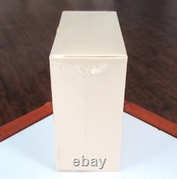 New Halston Perfumed Bath Powder Sealed Dusting Talc 150g 5.3oz NIB Discontinued