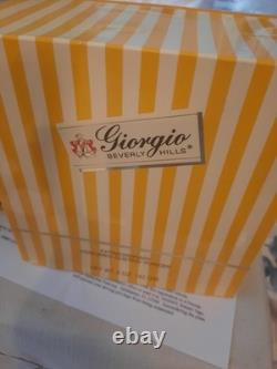 New in Box Giorgio Beverly Hills Extraordinary Perfumed Dusting Powder 5 oz 142g