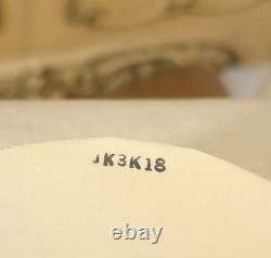 VTG 1960s Guerlain SHALIMAR 8 Oz (227g) Dusting Powder with Puff