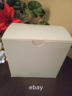 Vintage Bluegrass Elizabeth Arden Perfumed Dusting Powder 3BA 6oz New York